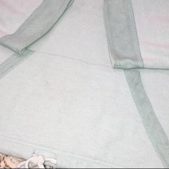 DELICATES medium vintage green crop sweatshirt - Picture 5 of 5